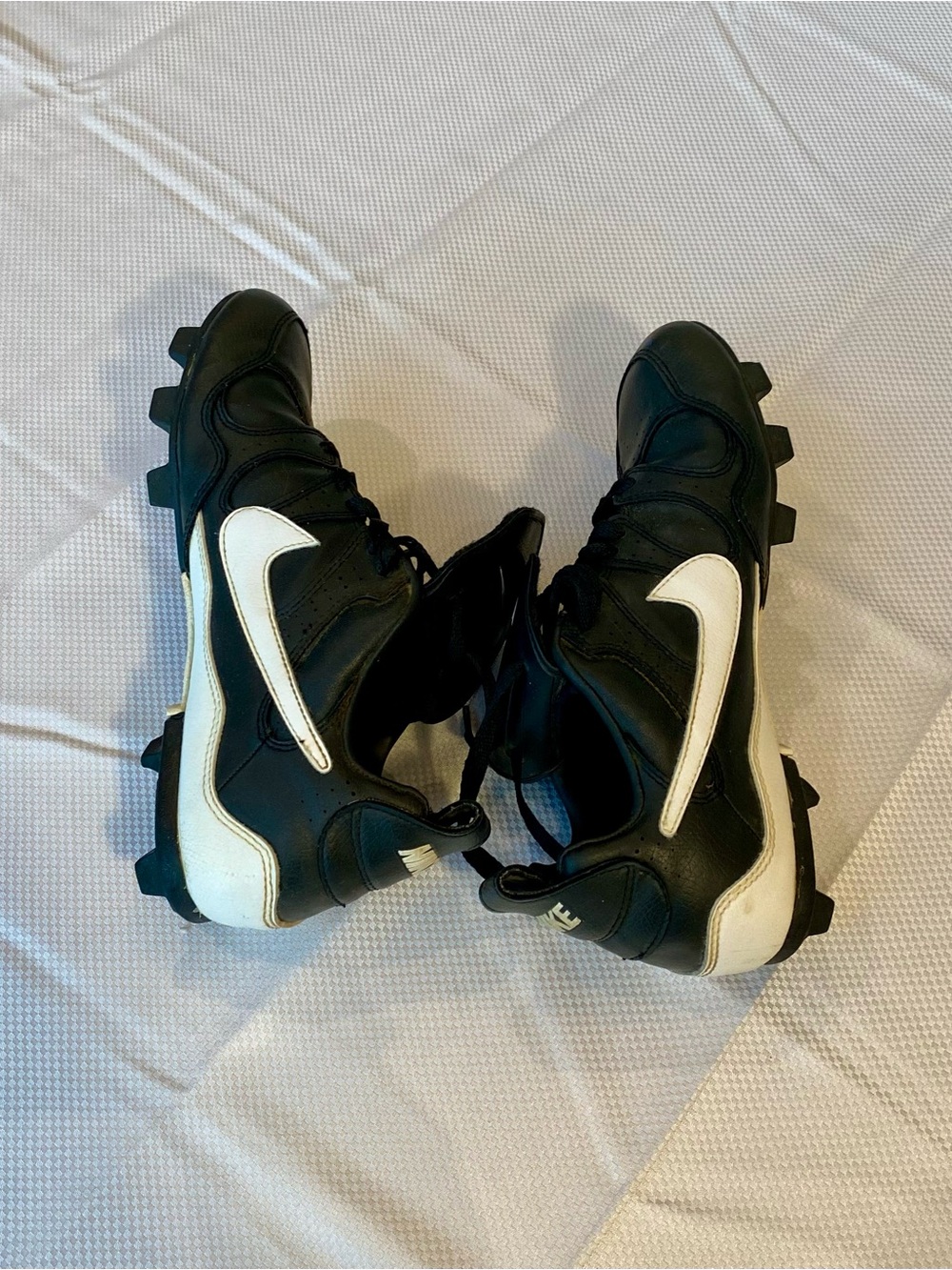 Nike Kids Black/White Soccer/ baseball Cleats boys size 9